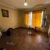 CASA DE 3 DORMITORIOS, BAÑO, ESTACIONAMIENTO
