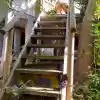 CASA DE 3 DORMITORIOS, CON GRAN PATIO Y ARBOLES NATIVOS