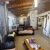 CASA CON 2 DORMITORIOS, ESTACIONAMIENTO, PATIO, REMODELADA